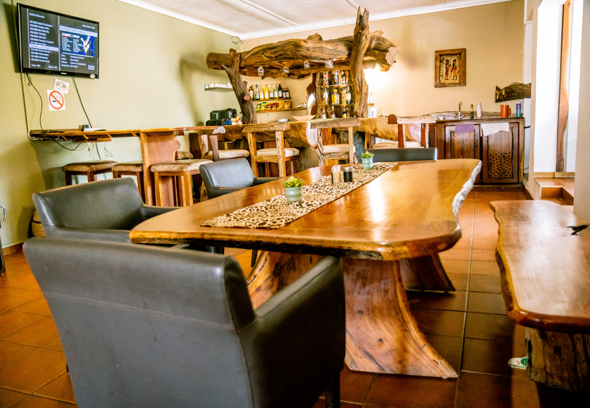 Restaurant & Bar